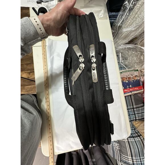 Kenneth Cole REACTION Leather Briefcase/Messenger Bag/Laptop Case Mens Carry On - Picture 6 of 16